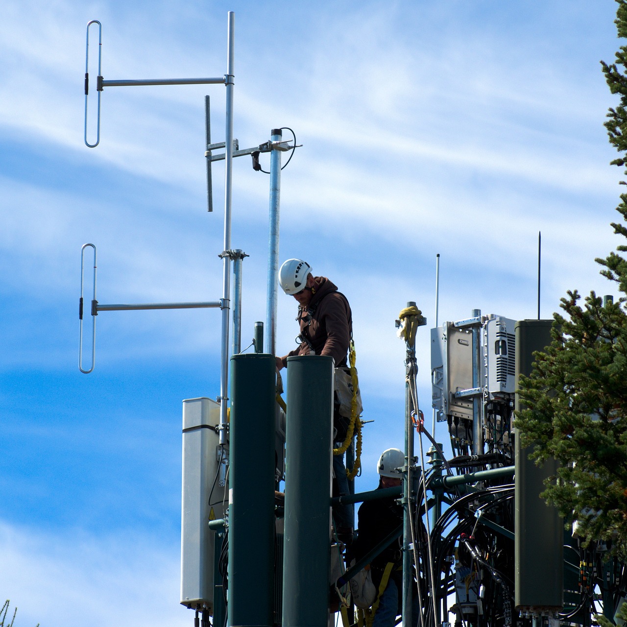 signal mountain cell tower, cellular, tower-3847257.jpg